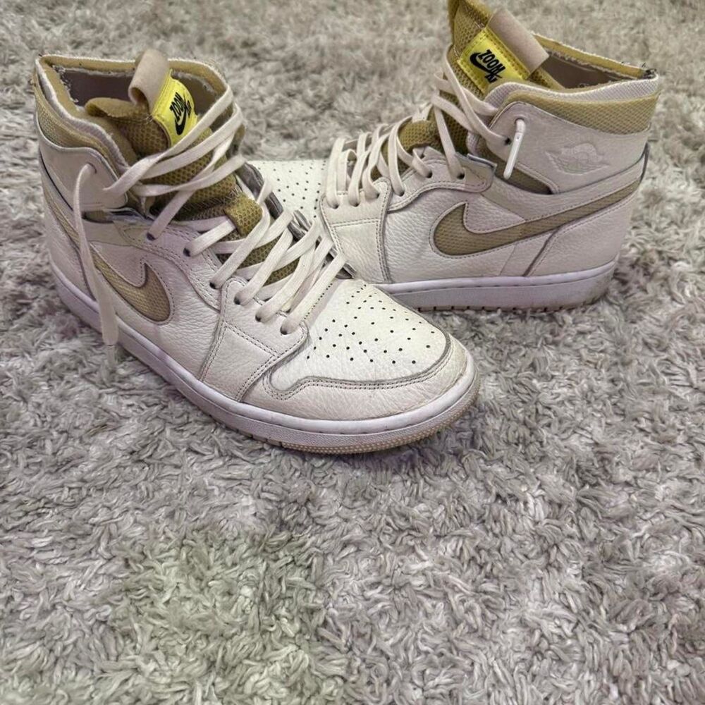 Jordan Men's White and Cream Trainers
